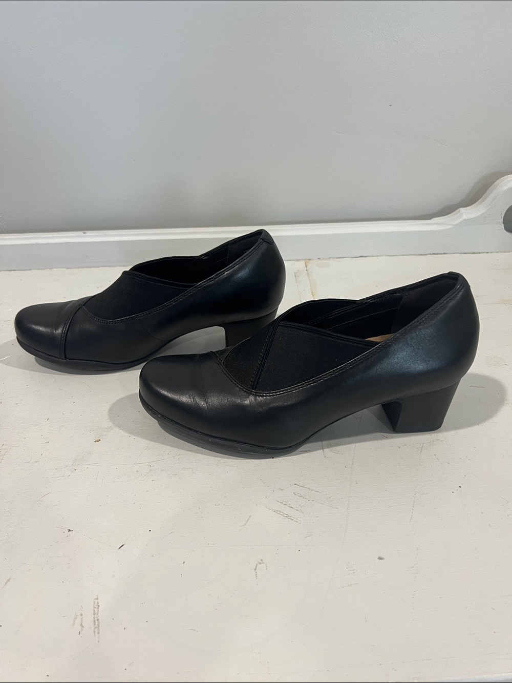 Clarks unstructured  Black Leather Low Heel Pumps - Women's size 7.5